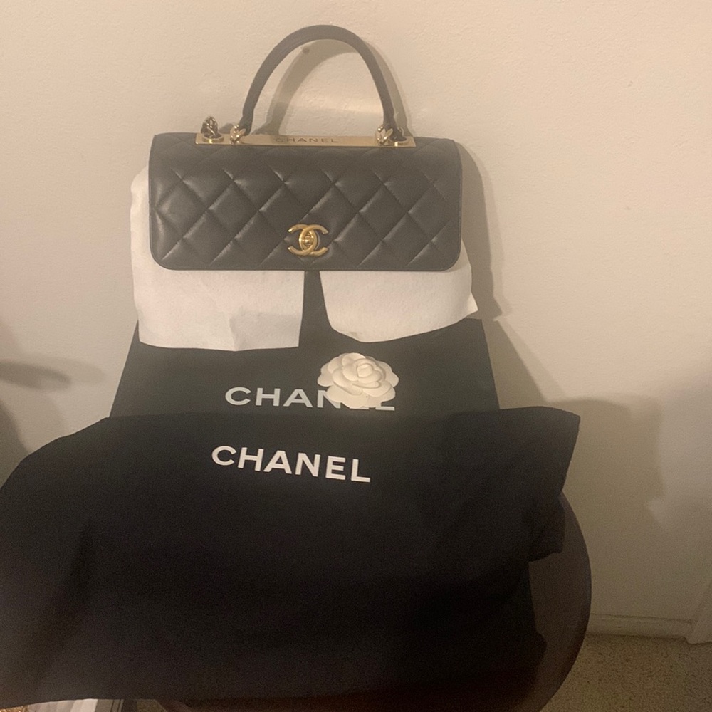 100% authentic Chanel lamb skin quilted medium trendy cc black bag!